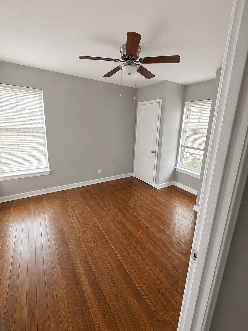 Bright And Spacious 3-Bedroom Near St. Mary's University And Woodlawn Lake — Photo 2