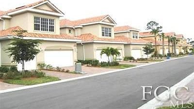 1st image of 5571 Berkshire Dr APT 101