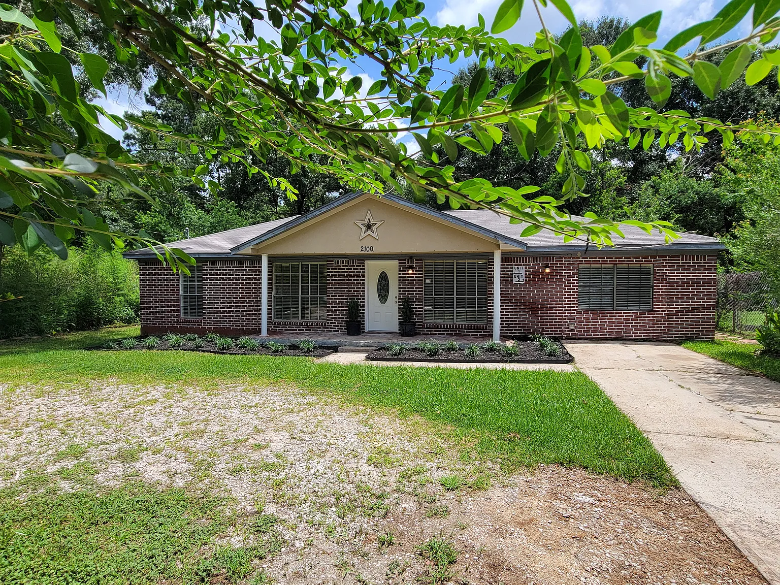 2100 Hill Top Ct — Photo 3