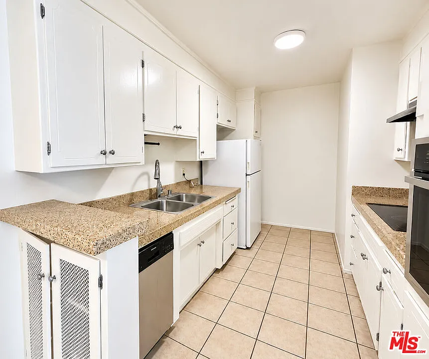 1 bed, 1.0 bath, 700 sqft, $1,995 — Photo 3
