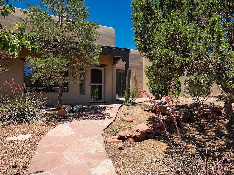 1st image of 7 W Azulejo Ct