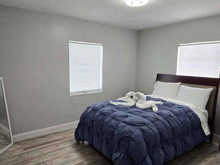 887 W Duval St — Photo 10