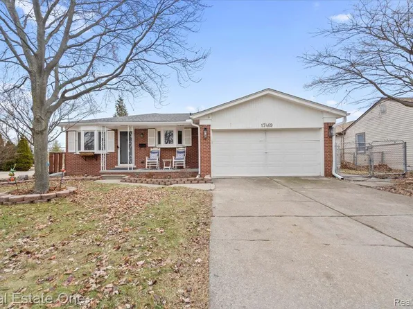 17469 Poplar St, Riverview, MI 48193