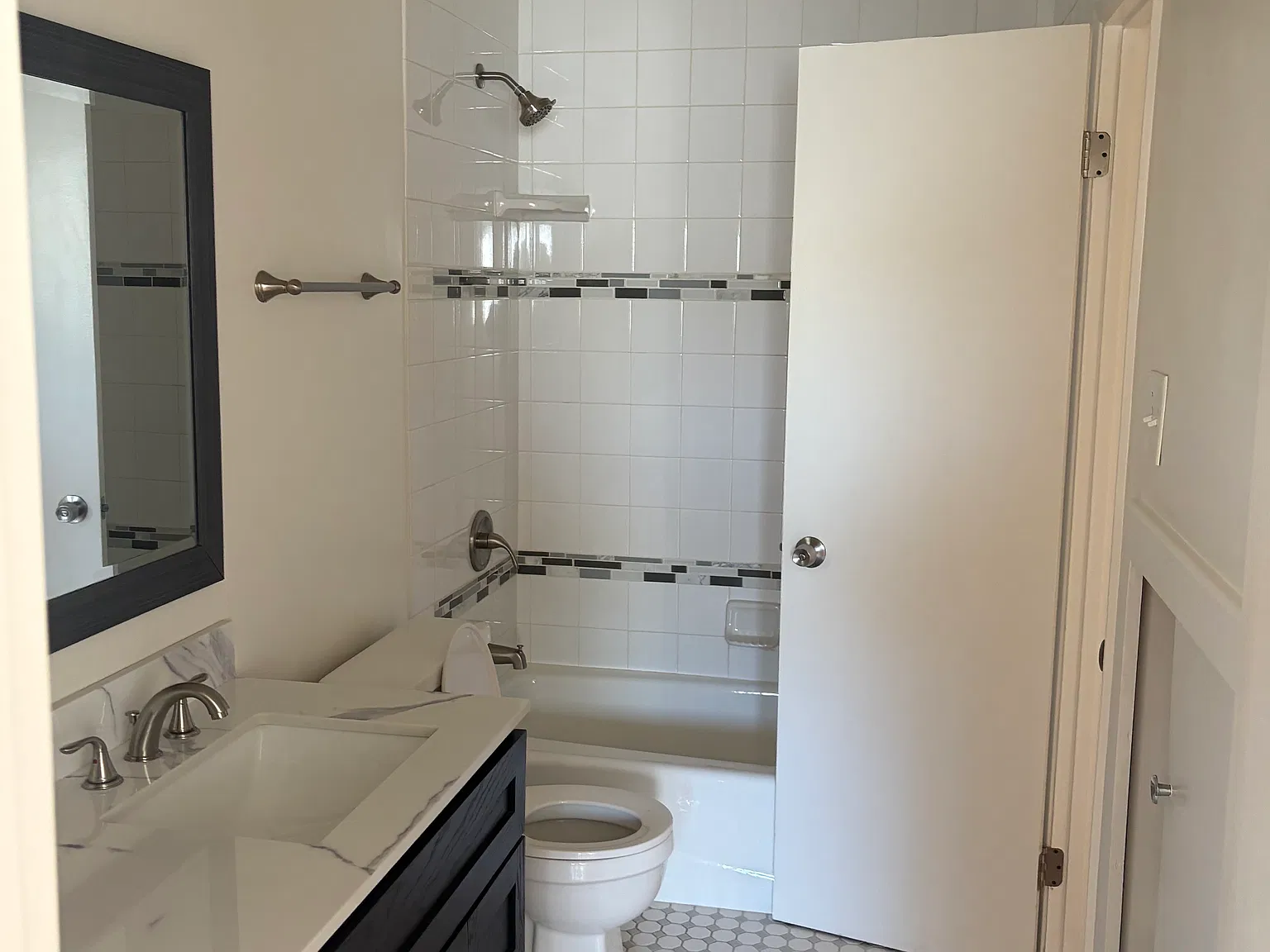 1 bed, 640 sqft, $1,950 — Photo 2