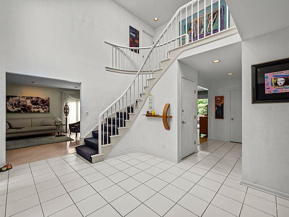 3rd image of 2710 Priscilla Ave