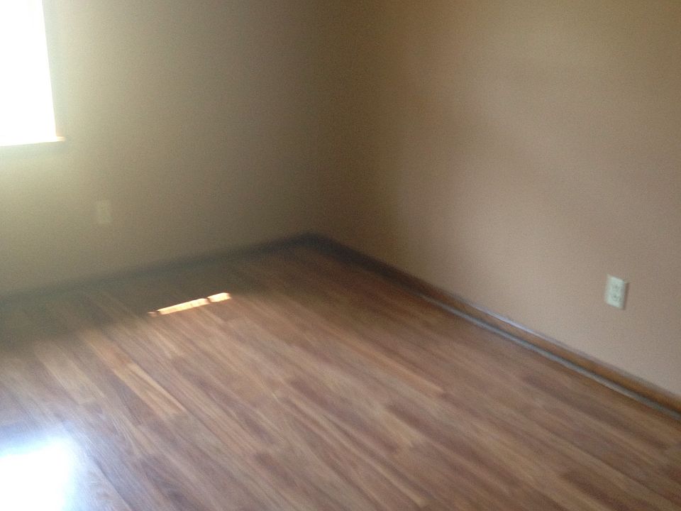 1st image of 556 Robin St