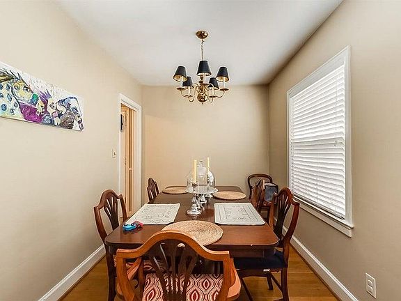 5th image of 217 Romany Rd
