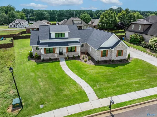 17558 Windermere Dr, Athens, AL 35611