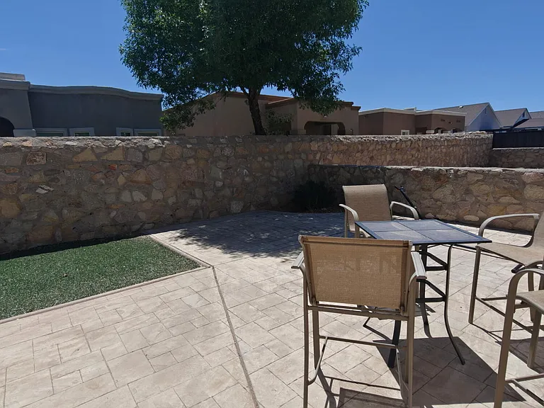 2232 Honour Point Pl — Photo 10