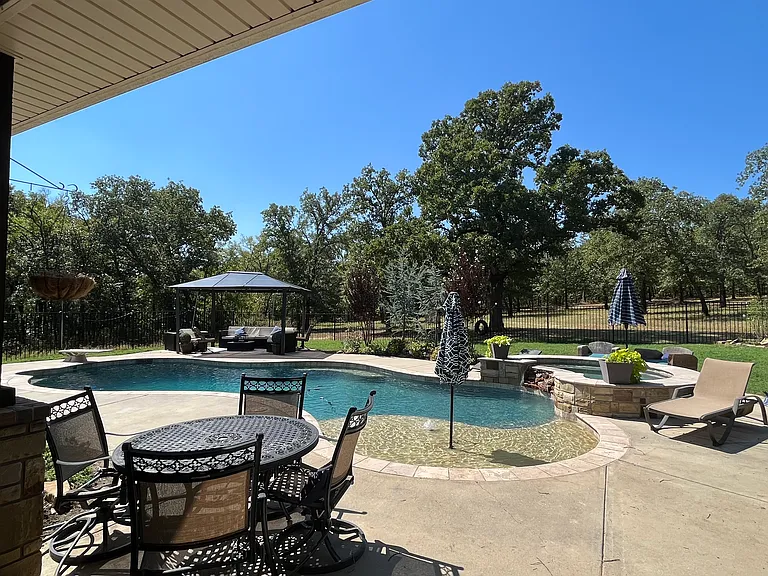 575 Chateau Bnd — Photo 6
