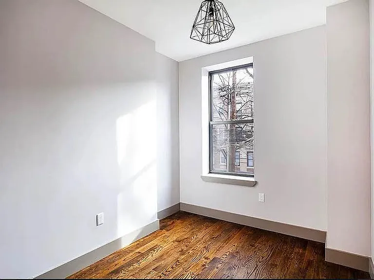 1715 Gates Ave #1R — Photo 3