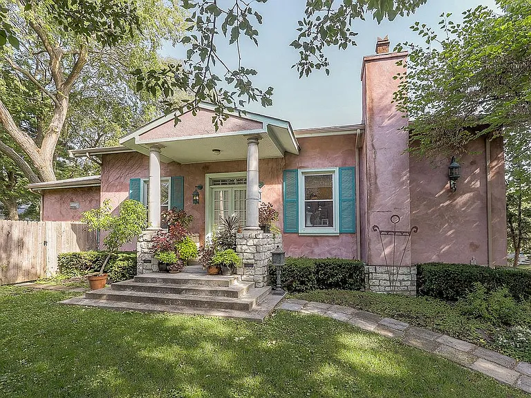 4624 Mercier St — Photo 1