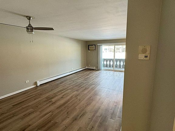Living Room pic 1