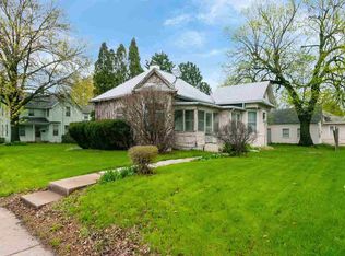 2817 Harrison St, Davenport, IA 52803