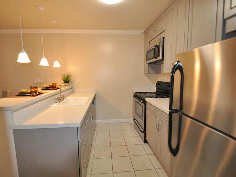 Oak Park Manor — Photo 47