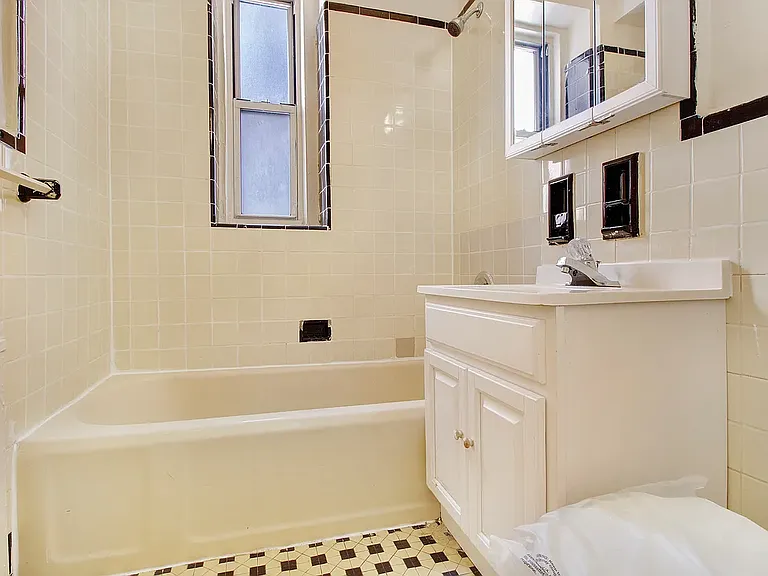111-56 76th Dr #C8 — Photo 5