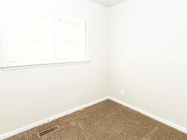 5200 Fagan St — Photo 6