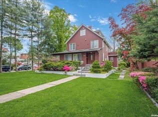 216 Schenck Ave, Great Neck, NY 11021