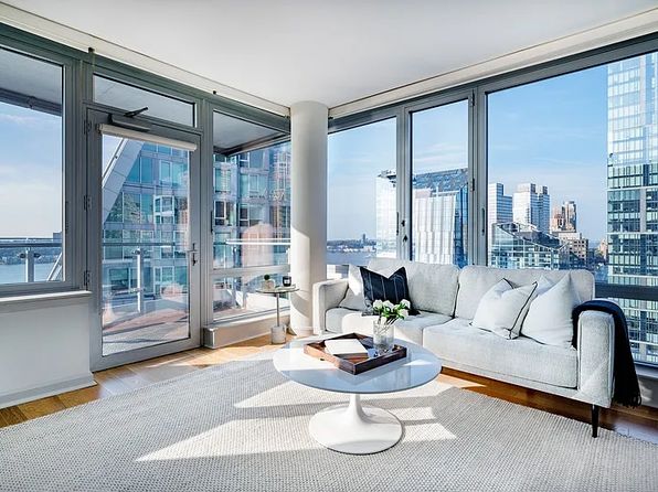 601 W 57th St APT 36L