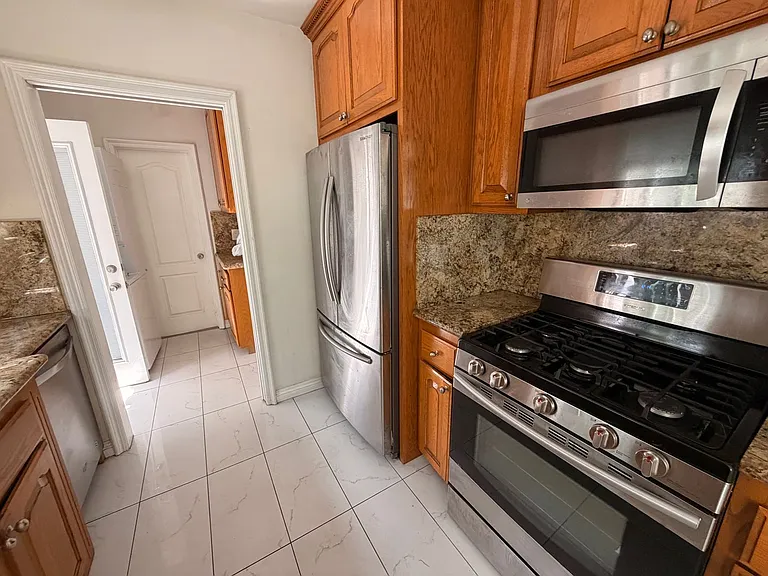 586 E Fairview Blvd — Photo 5