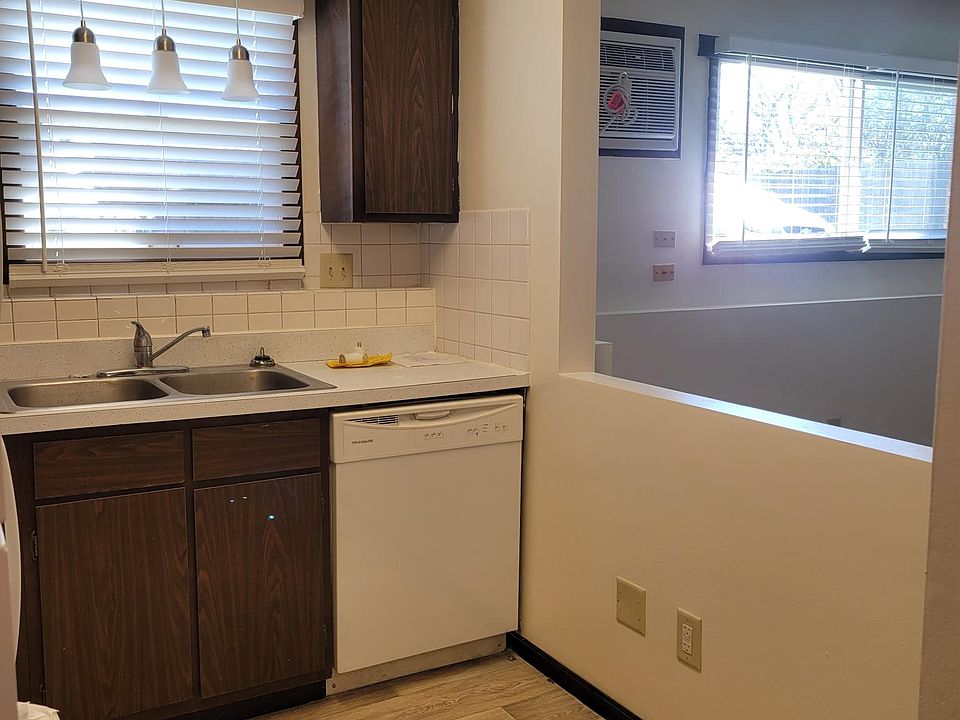 112.1 Another view of the kitchen