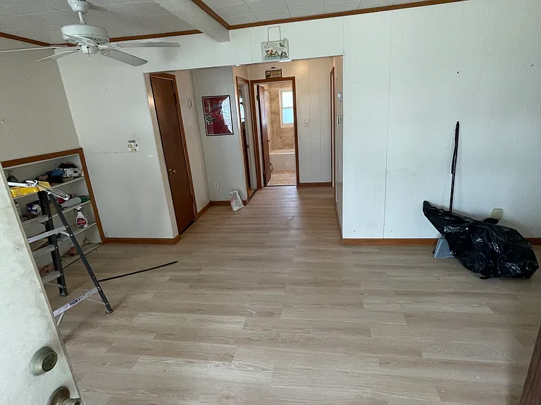13691 Hendricks Ave — Photo 2