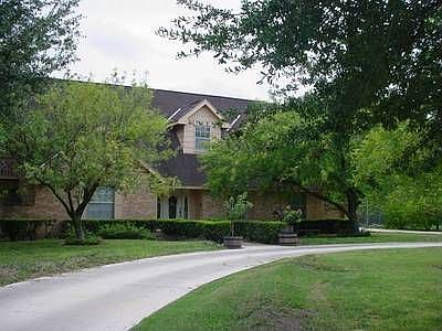 1st image of 723 Sam Houston Blvd