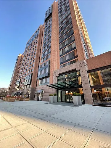 4 Martine Ave Photo 1
