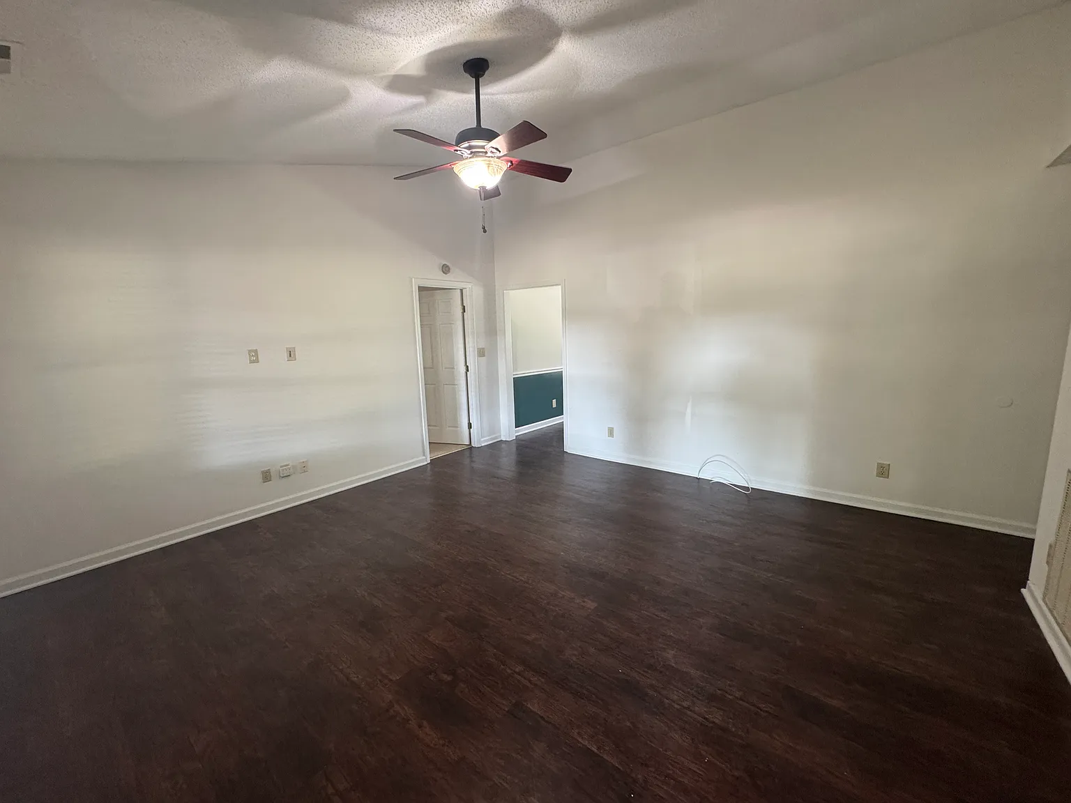 3 bed, 1305 sqft, $1,950 — Photo 3