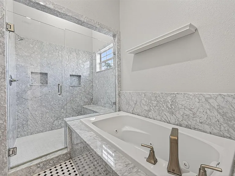 1128 E 24th St — Photo 18