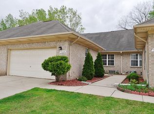 5520 Seabreeze Ln, Sterling Heights, MI 48310