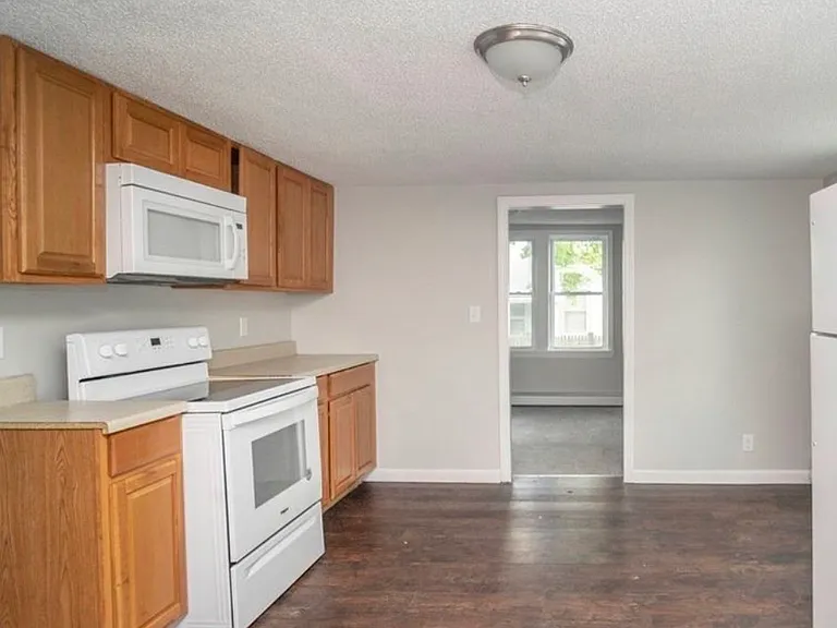 8R Pine St #1 — Photo 2