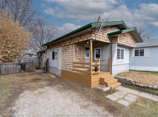 6 Maple Dr, Essex, ON N0R 1J0