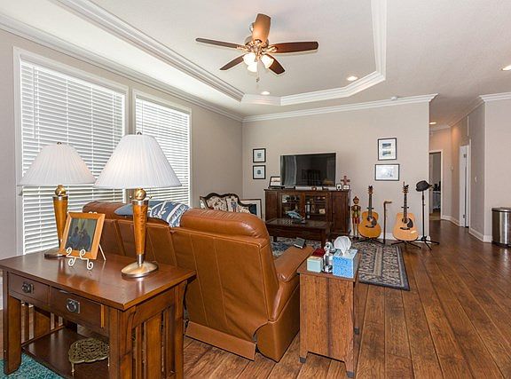 4th image of 203 Wisteria Way #203