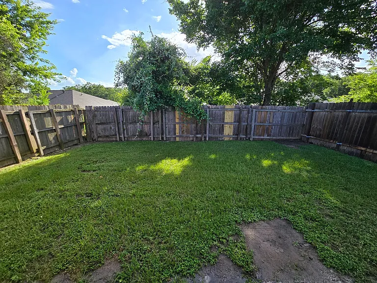 1704 Rock Hollow Loop — Photo 18