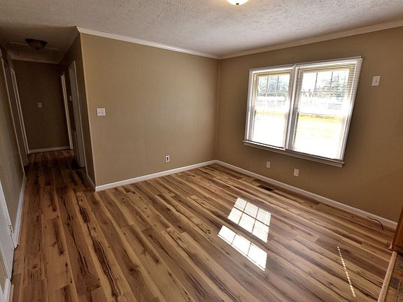 5th image of 112 Daniels Ave