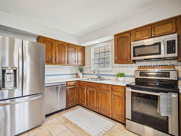 4th image of 8346 Seabright Dr