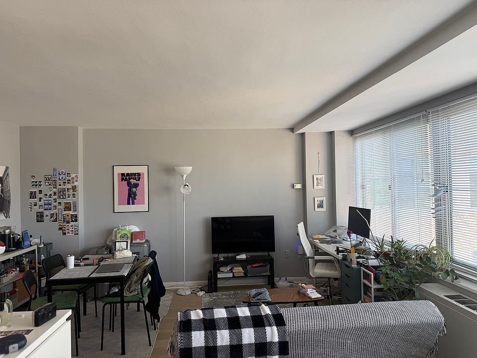 1st image of 922 Foggy Bottom 24th St #607