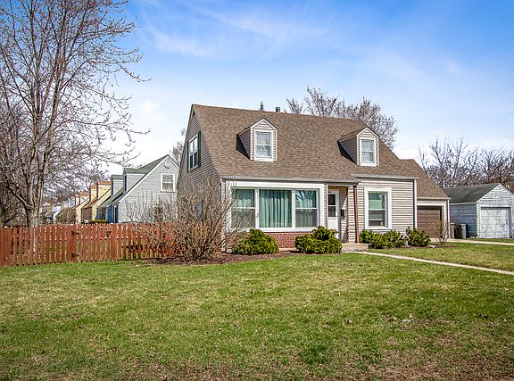 3rd image of 1088 Birchdale Dr
