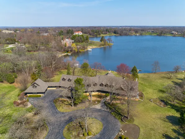 82 Hawley Woods Rd, Barrington, IL 60010