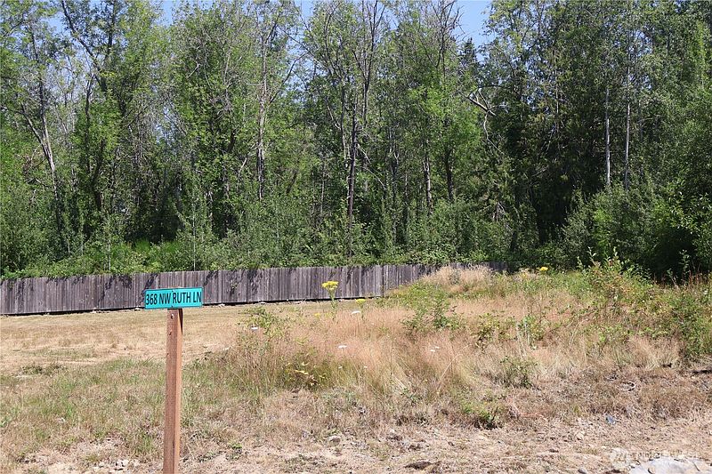 5th image of 368 NW Ruth Lane