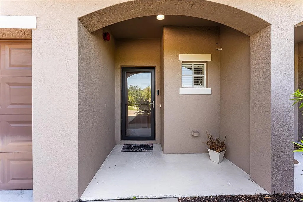 3 bed, 2.5 bath, 1575 sqft, $2,200 — Photo 3