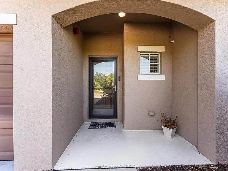 1346 Grantham Dr — Photo 3