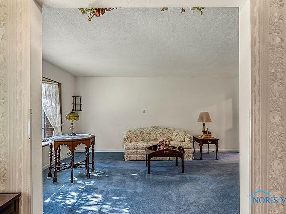 5th image of 1042 Eastbrook Dr