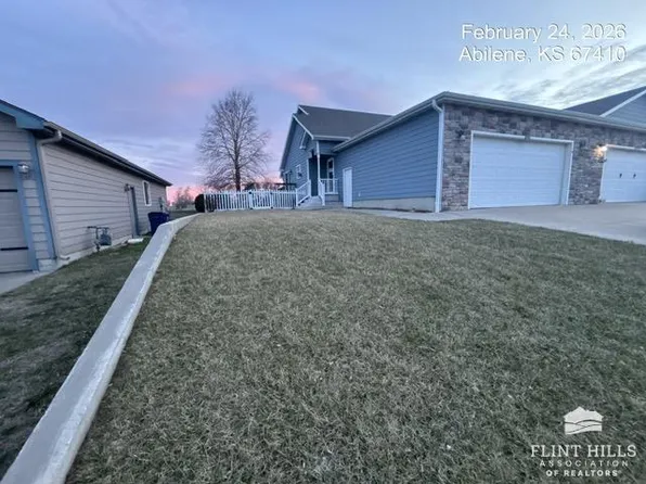 1713 NW 9th St, Abilene, KS 67410