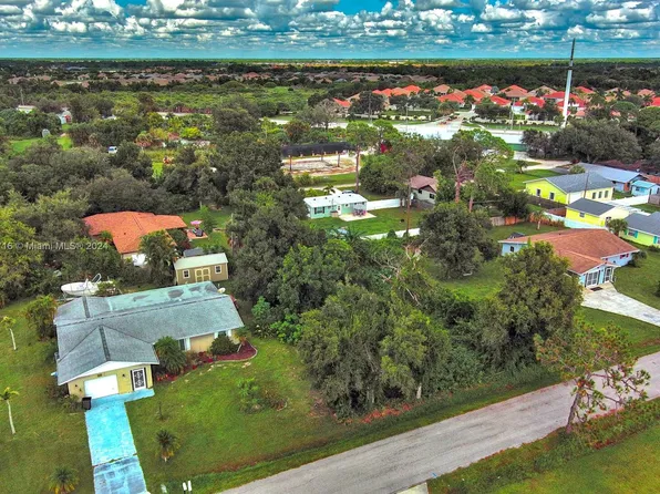 1 Gillespie St, Englewood, FL 34223