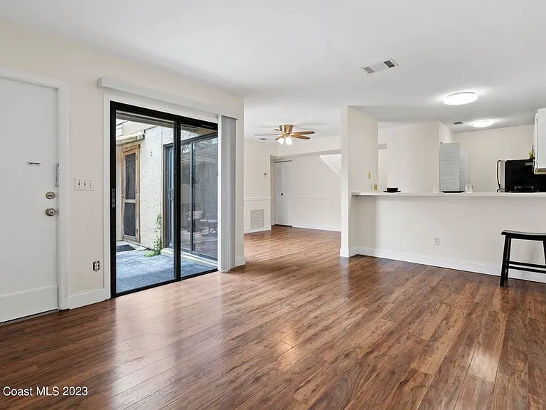1411 Sheafe Ave NE #102B — Photo 3