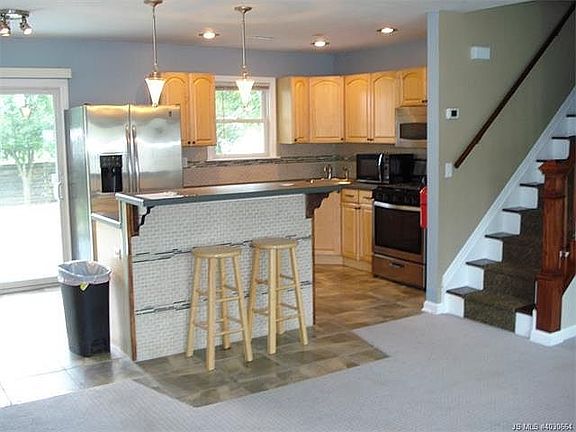 3rd image of 9 Ensign Ave