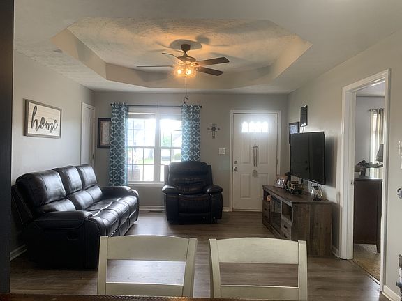 4th image of 527 Oakmont Dr