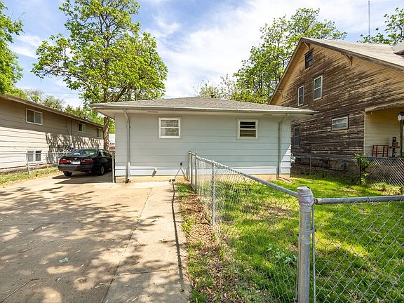 2nd image of 122-124 W Kirwin Ave